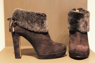 女裝鞋帽:推出圣誕推薦款