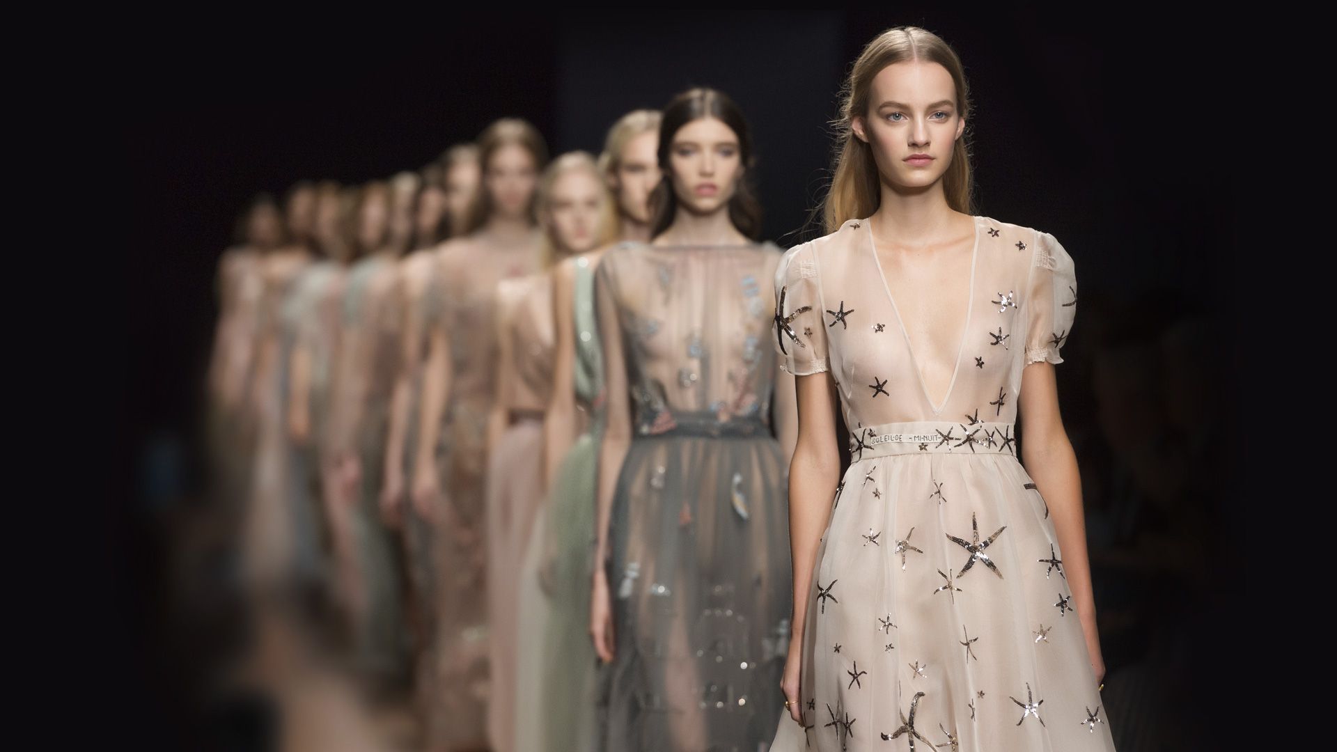 服裝設計師DNA:華倫天奴，黑與白_時尚_網(wǎng)