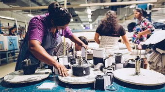 性侵體罰 燒60噸全新衣服 外媒驚曝血汗工廠,廉價產(chǎn)品的背后觸目驚心....