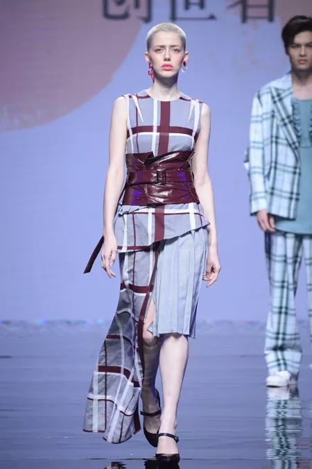 坐標大浪 時尚風云激蕩，潮流與創新共生——2019春夏中國紡織面料流行趨勢暨新銳設計師發布秀側記